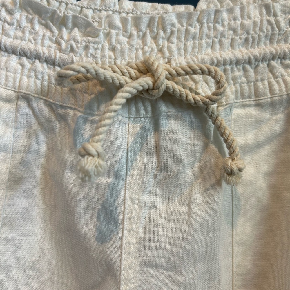 NWT Roxy shorts. Sz XL. Off white linen blend. Rope tie detail. Adorable! - Picture 4 of 16